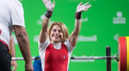 Milli Sporcu Nazmiye Muratlı: “Ben Engellerimi Halterle Kaldırıyorum”