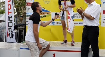 Şampiyon Triatlete Sürpriz Evlenme Teklifi!