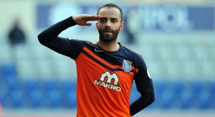 Semih Şentürk’ten Amed tribünlerine asker selamı!