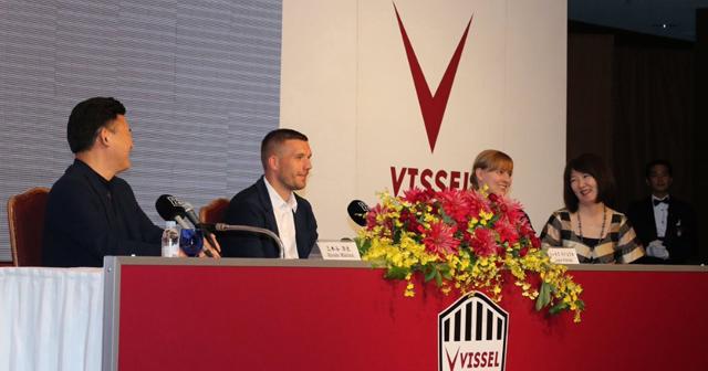 Podolski imzayı attı