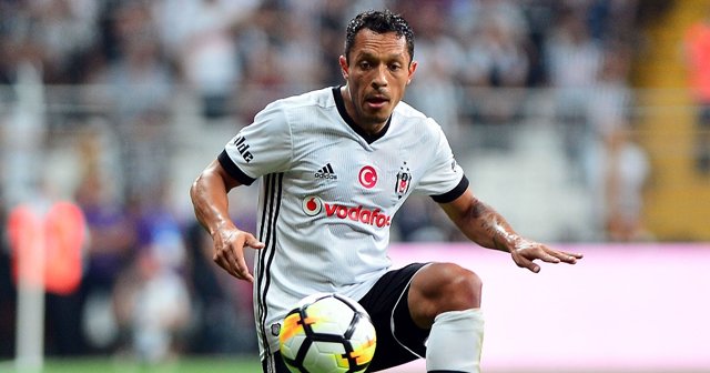 Beşiktaş’ta Adriano şoku