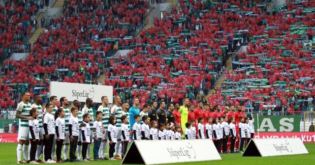 Bursa’da tribünler kırmızı beyaza boyandı