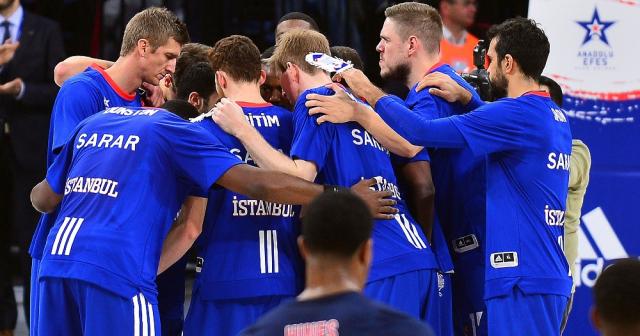 Anadolu Efes evinde ilk peşinde