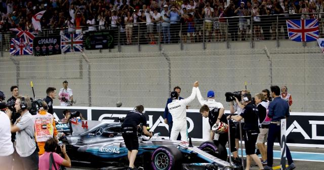 Mercedes AMG Petronas şampiyonayı duble ile bitirdi