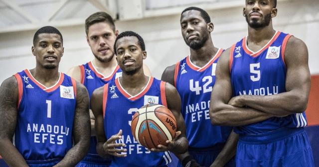 Anadolu Efes zorlu deplasmanda