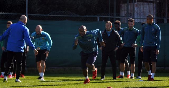 Vagner Love, idmana katılmadı