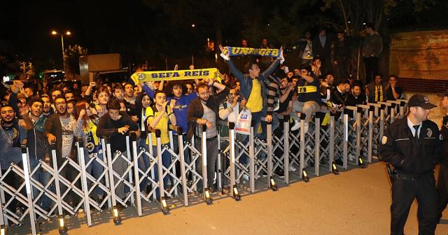Fenerbahçe’ye Karabük’te coşkulu karşılama