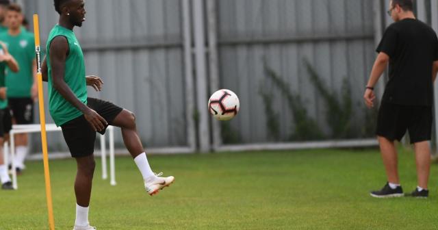 Bursaspor’un yeni transferi ilk antrenmanına çıktı