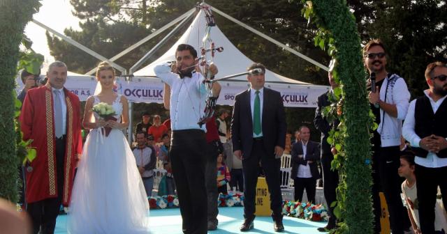 Şampiyon önce ’evet’ dedi, ardından ok attı