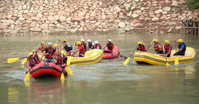 Türkiye’nin ilk ‘rafting eğitim merkezi’ Tunceli’de açıldı