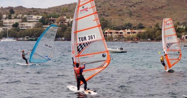 Bodrum’da rüzgar sörfü heyecanı