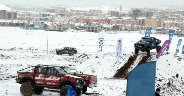 Erzurum’da off-road yarışları nefes kesti