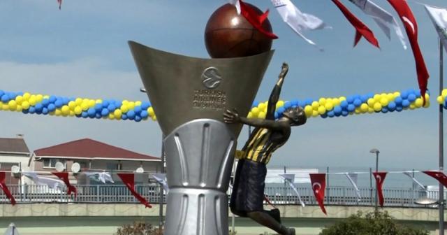 Fenerbahçe’nin Euroleague kupasının anıtı açıldı