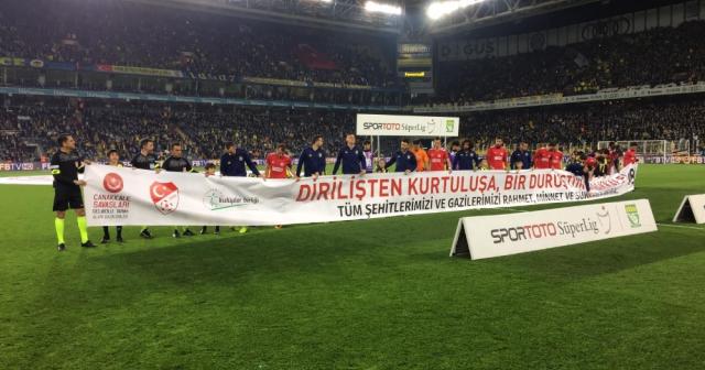 Fenerbahçe-Sivasspor maçında Çanakkale pankartı