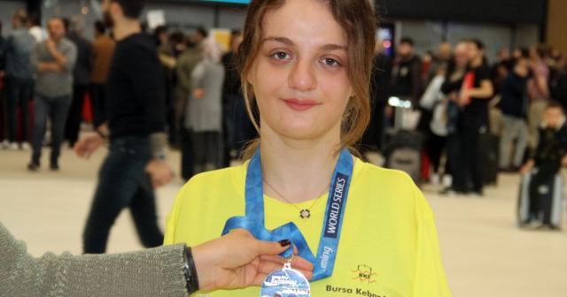 ABD’de altın madalya kazanan Sümeyye Boyacı, yurda döndü 