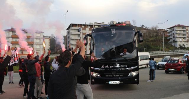 Beşiktaş, Rize’de meşalelerle karşılandı