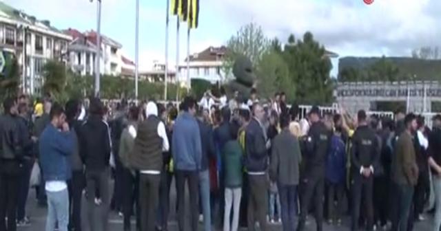 Fenerbahçeli taraftarlar tesislere akın etti