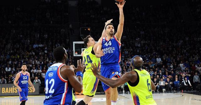 THY Euroleague: Anadolu Efes: 75 - Barcelona Lassa: 68
