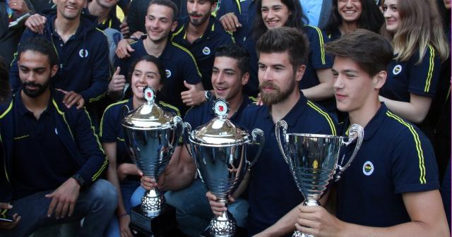 Fenerbahçe’de kupalar sergilendi