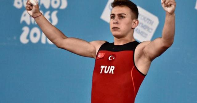 Caner Toptaş, halterde Dünya Şampiyonu oldu
