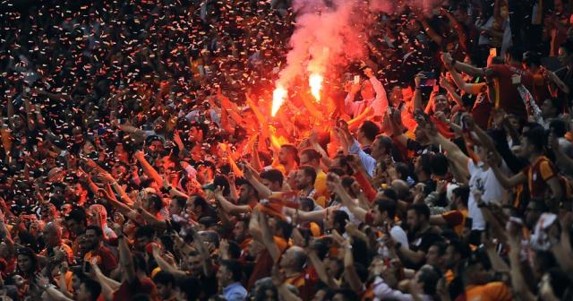 Galatasaray taraftarlarından kombine yenilemeye yoğun ilgi
