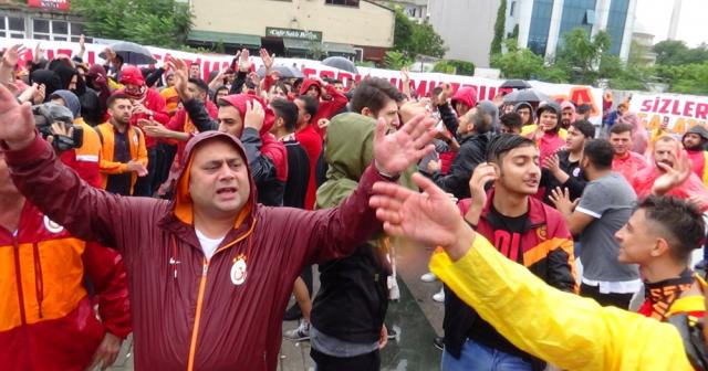 Galatasaray taraftarı kritik dava öncesi adliyeye akın etti