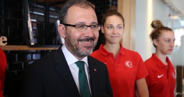 Muhsine Gezer’i tebrik etti