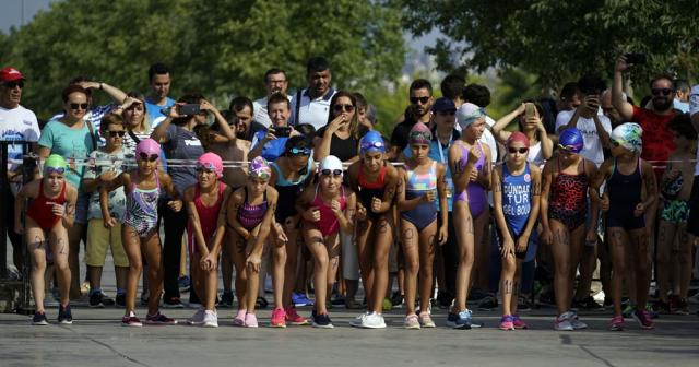Uluslararası Su Sporları Festivali renkli görüntüler oluşturdu