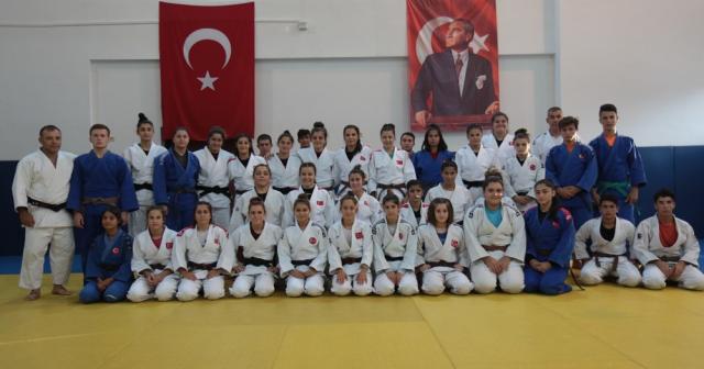 Ümit Milli Kadın Judo Takımı, Dünya Şampiyonası’na Ankara’da hazırlanıyor