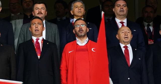 Bakan Kasapoğlu, başkanlarla maçı takip etti