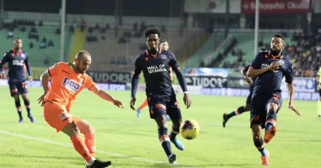 Aytemiz Alanyaspor ile Medipol Başakşehir maçı golsüz bitti