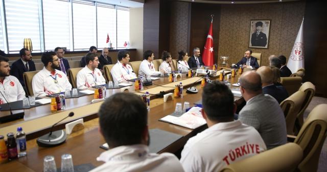 Bakan Kasapoğlu, Türkiye Sualtı Sporları Federasyonu’nu kabul etti