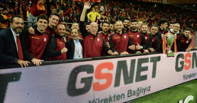 Şampiyon Galatasaray Erkek Voleybol Takımı statta