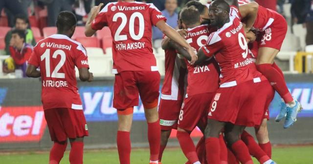 Sivasspor maç fazlasıyla liderliğe yükseldi
