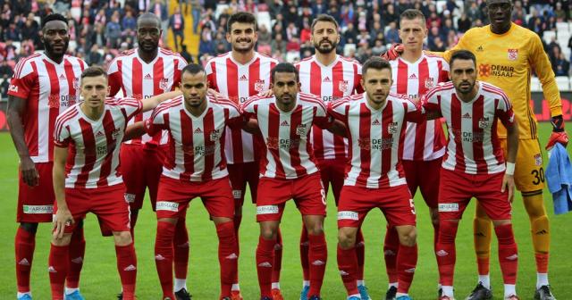 Sivasspor’da 4 futbolcu sarı kart sınırında