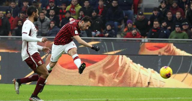 Hakan Çalhanoğlu Milan’ı yarı finale taşıdı