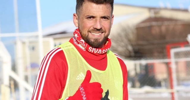 Sivasspor’un yeni transferinden iddialı açıklama: “Şampiyonluk mümkün”