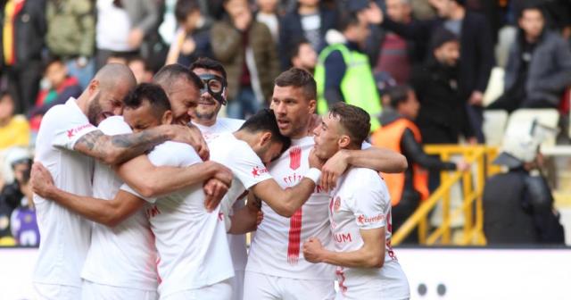 Antalyaspor’dan ikinci yarıda büyük çıkış