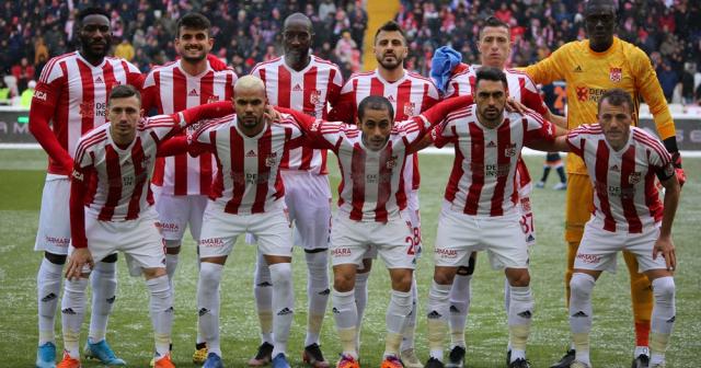 Sivasspor’da 4 futbolcu kart sınırında!