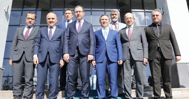 Gençlik ve Spor Bakanı Dr. Mehmet Muharrem Kasapoğlu Rektör Çalış’ı Ziyaret Etti