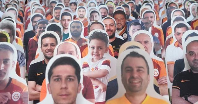 Galatasaray’da karton taraftarlar stattaki yerini alıyor