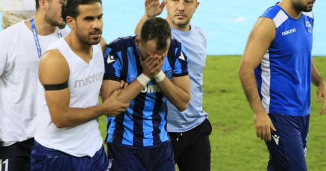 Kaçan penaltı sonrasında Adana Demirspor futbolcuları yıkıldı