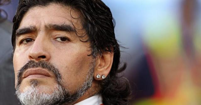 Efsane futbolu Maradona hayatını kaybetti