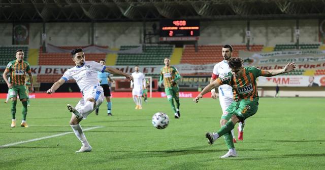 Aytemiz Alanyaspor sahasında karşılaştığı BB Erzurumspor’u 4-1 mağlup ederek çeyrek finale yükseldi