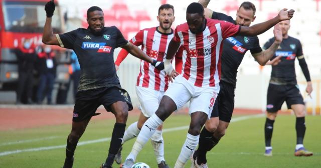 Süper Lig: DG Sivasspor: 2 - Y. Denizlispor: 1 (İlk yarı)