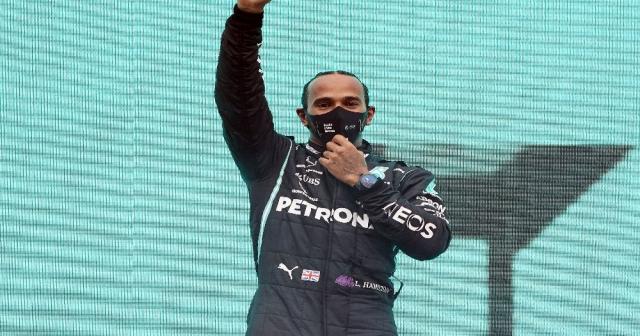 Mercedes, Lewis Hamilton ile yeni sözleşme imzaladı