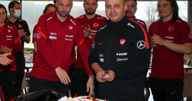 A Milli Futbol Takımı’nda Eren Şafak’ın doğum günü kutlandı