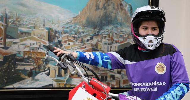 Dünya Motokros Şampiyonası’nda Türkiye’yi temsil edecek ilk kadın sporcu Irmak Yıldırım, kampa girdi