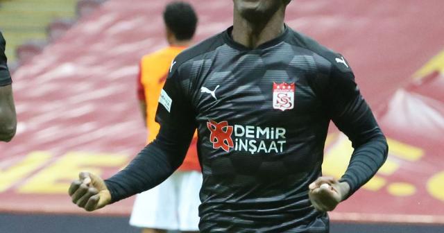 Sivasspor’da Max Gradel kırmızı kart gördü!