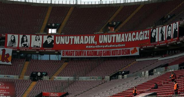 Türk Telekom Stadyumu’nda 8 Mart Kadınlar Günü mesajları
